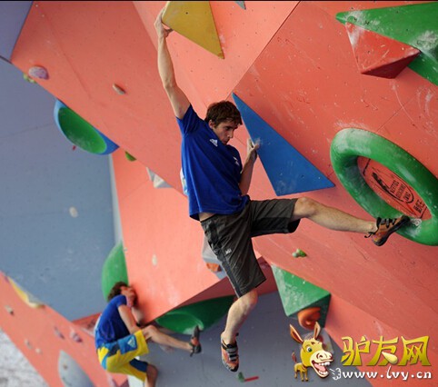 ��23��ȫ�����ҽ�������������Ϊ�˹��ұڣ�������Ϊרҵ���ҵ���飬רҵ�������/Ů���Ѷȡ���ʯ���ٶȹ���6��С��;��Ϊȫ������ע���˶�Ա�����ǽ��������һ�����������˶���߷�չˮƽ����Ѿ���״̬������ҵ���ҹ㳡���ݾ��ʵ��ұڰ��١���ʱ�������˶�Ա��ǿ���������˶�Ա������������������ҵ�ص���ӵط�����ӳ��Ȥ������һ��������Ȼ��г�����Ķ��˻��档