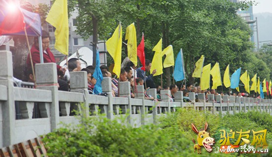 �ڰ��ϵȴ��������ѷ��ص����ǣ��������ǿ������������ݡ�