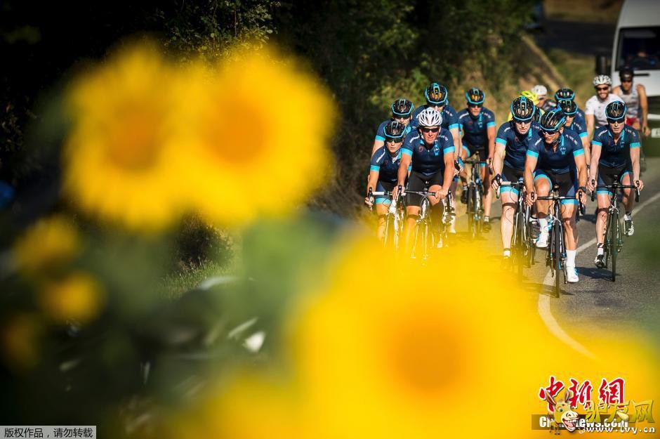 7��16�գ��������г�������ķ˹���ʲμ��˽��껷�����г���������һ�����Σ�Ȼ����������ʽ���������ǲμ�����һλ�����翹�����ǡ���ǰӢ��������ѡ�ֽܷ�����˹�Ļ���ᷢ��Ĵ������г�������ķ˹���ʽ��μ�16�ա�17�������������ε����С�