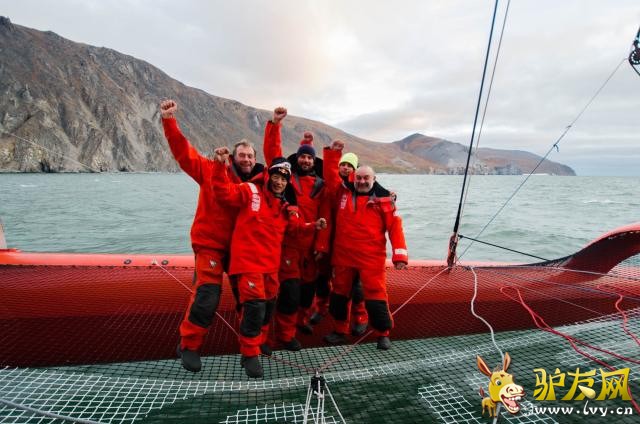 ¿���籱��9��16������ר����������Ĺ����Ŷ��ڱ���ʱ��16�����48�ּ�ʻ���й����ൺ���ŷ���������Ͽ���յ��ߣ���ʱ12��3����Сʱ�ᴩ������ʻ��̫ƽ�󣬺���Լ3240��������������һ�μ�ʻ������ȡ����ϡ��޲�����ʽ��Խ�������������������¼����д�����ຽ��ʷ���µ�Ѥ��ƪ�¡�