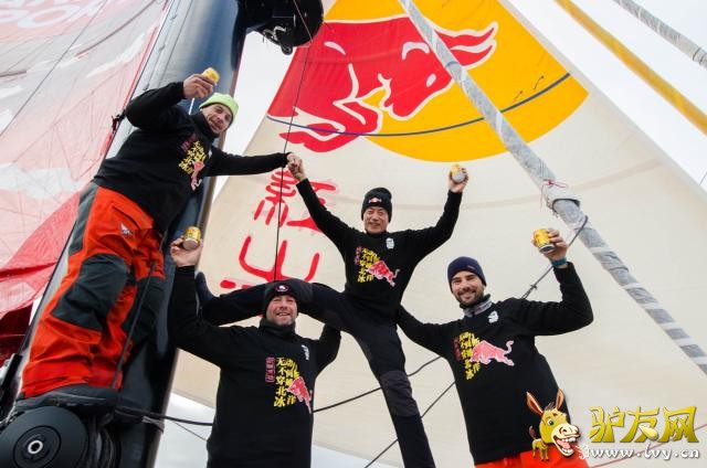 ¿���籱��9��16������ר����������Ĺ����Ŷ��ڱ���ʱ��16�����48�ּ�ʻ���й����ൺ���ŷ���������Ͽ���յ��ߣ���ʱ12��3����Сʱ�ᴩ������ʻ��̫ƽ�󣬺���Լ3240��������������һ�μ�ʻ������ȡ����ϡ��޲�����ʽ��Խ�������������������¼����д�����ຽ��ʷ���µ�Ѥ��ƪ�¡�