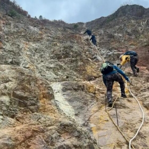 ����һ¿����������ɽͷ�������¡����������ˣ�������¿�����п�����Ұ��·��